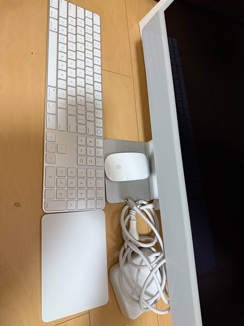 【美品】iMac 24インチ Magic Trackpad付属します