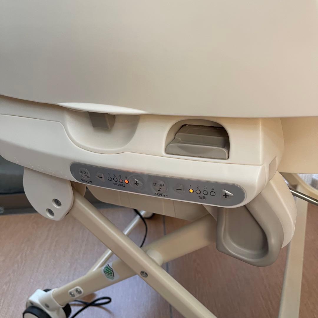 綺麗！コンビ　ネムリラ　オートスウィング　電動　ハイローチェア