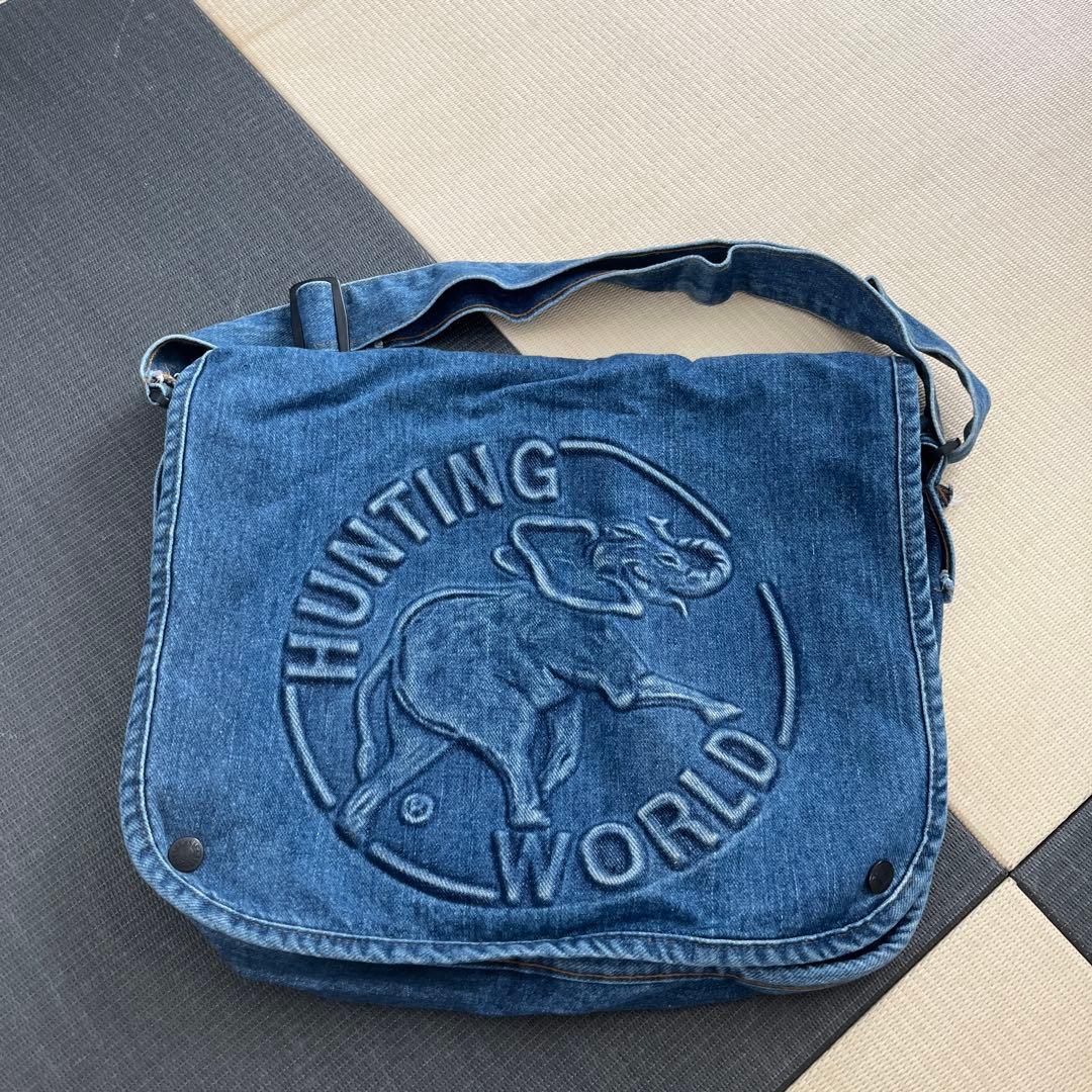 美品 ハンティングワールド メッセンジャーバッグ USA デニム エンボス 青