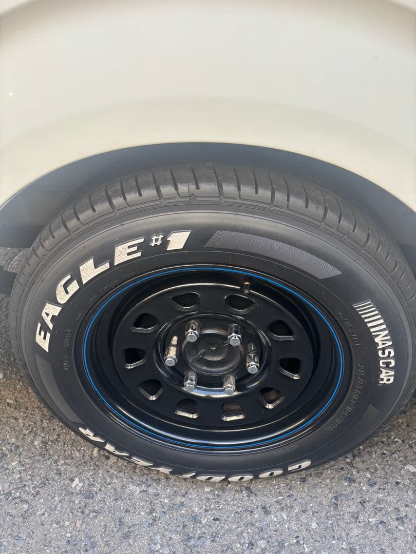 ハイエース16インチ215/65ホワイトレター