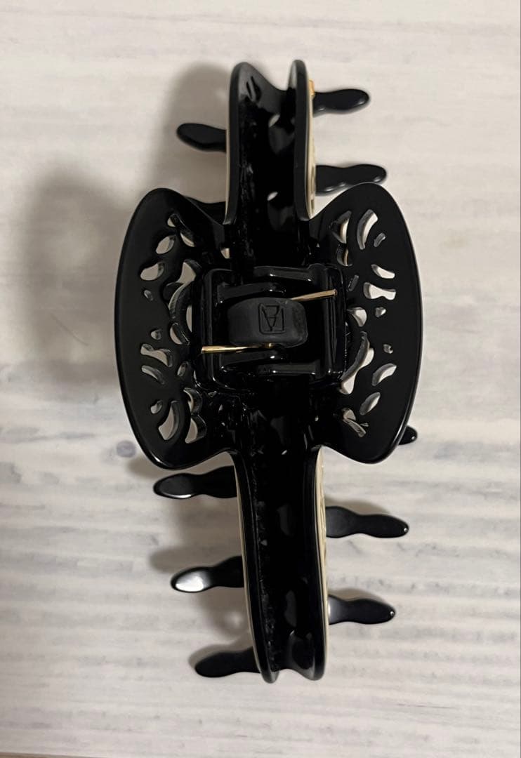 ALEXANDRE DE PARIS ヘアクリップ ベージュ/ブラック