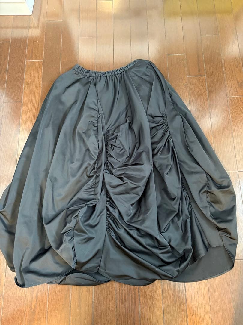 ブラック変形フレアスカート