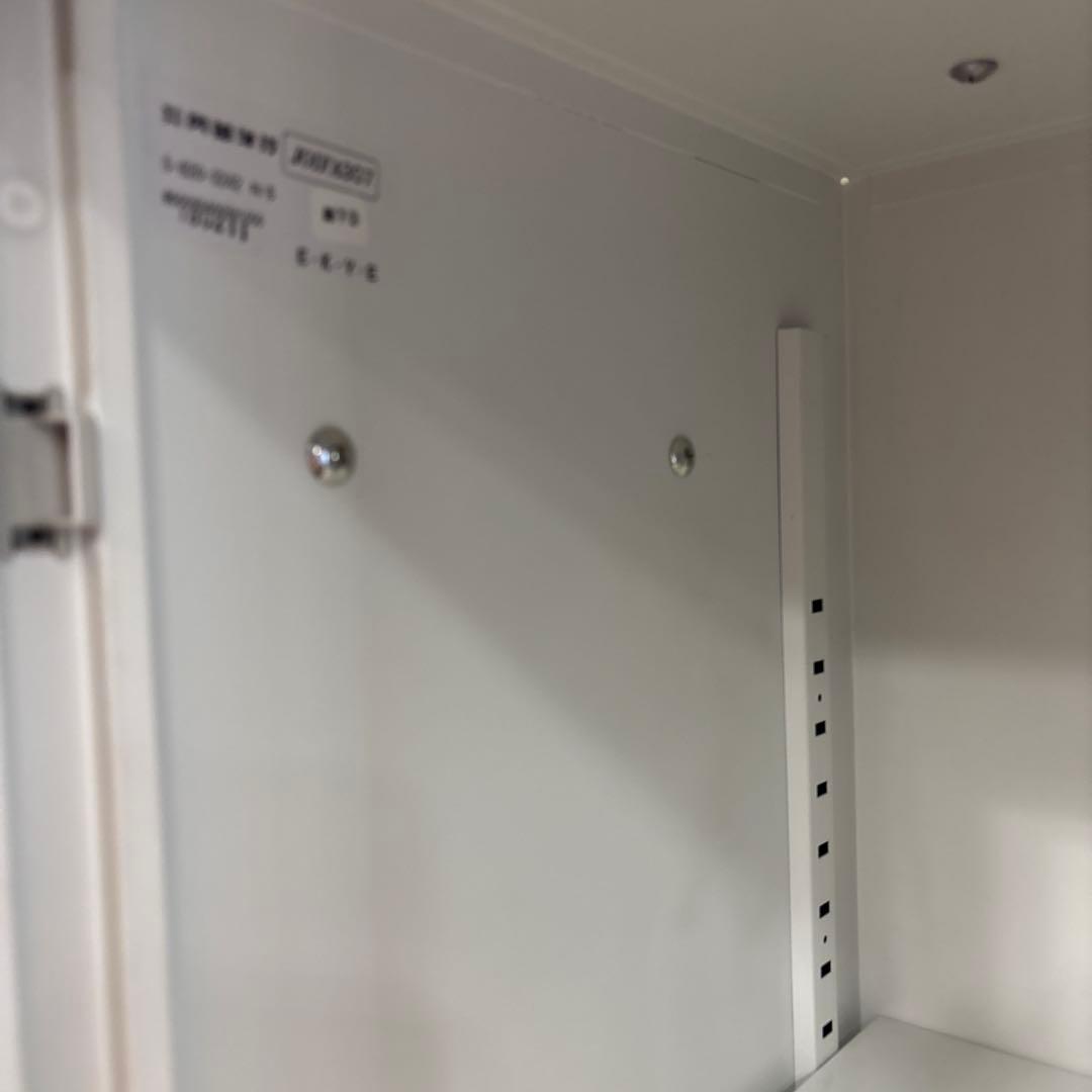 ホワイトスライドドアキャビネット(スチール製)