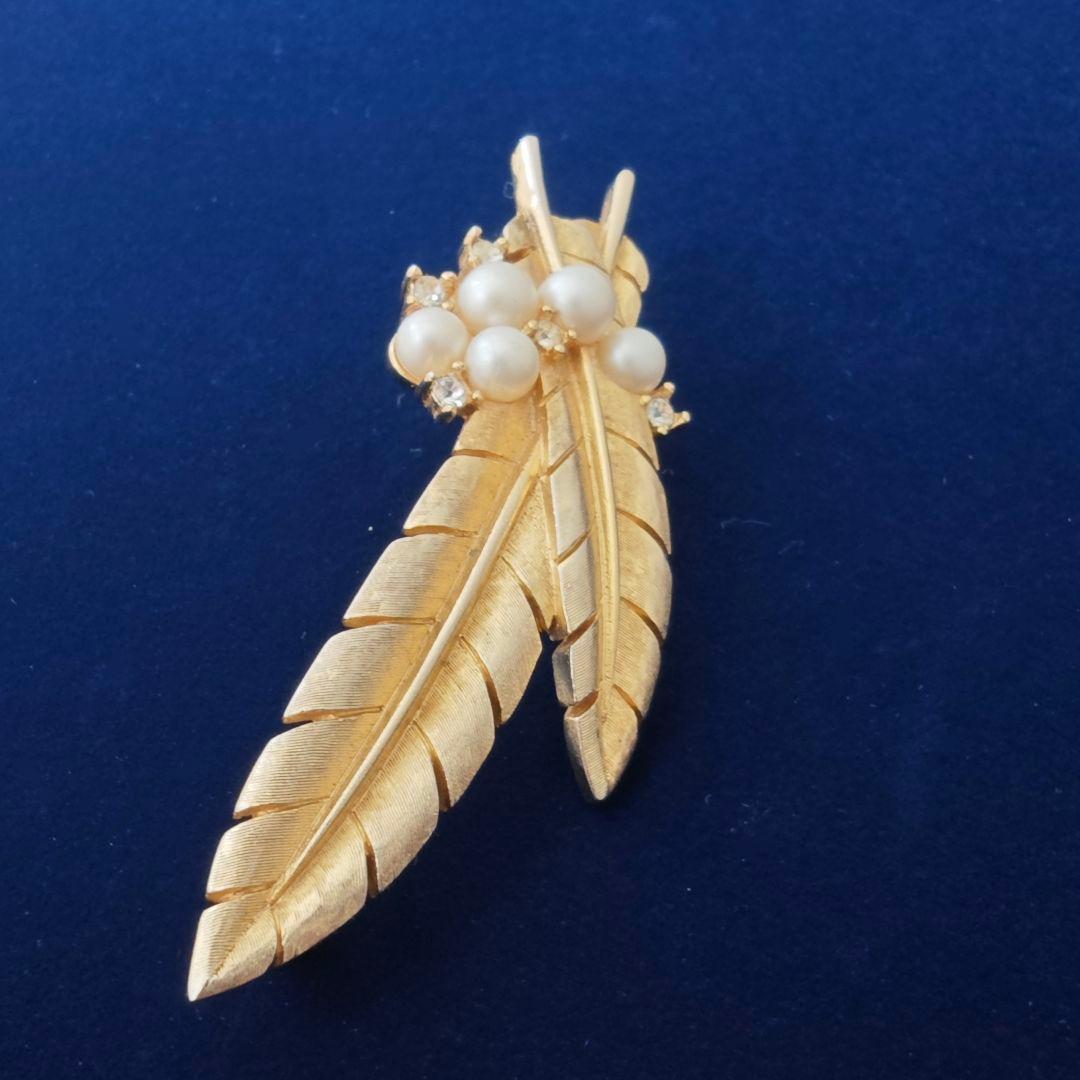 ヴィンテージtrifariパール＆ストーン　フェザーブローチcrownトリファリ