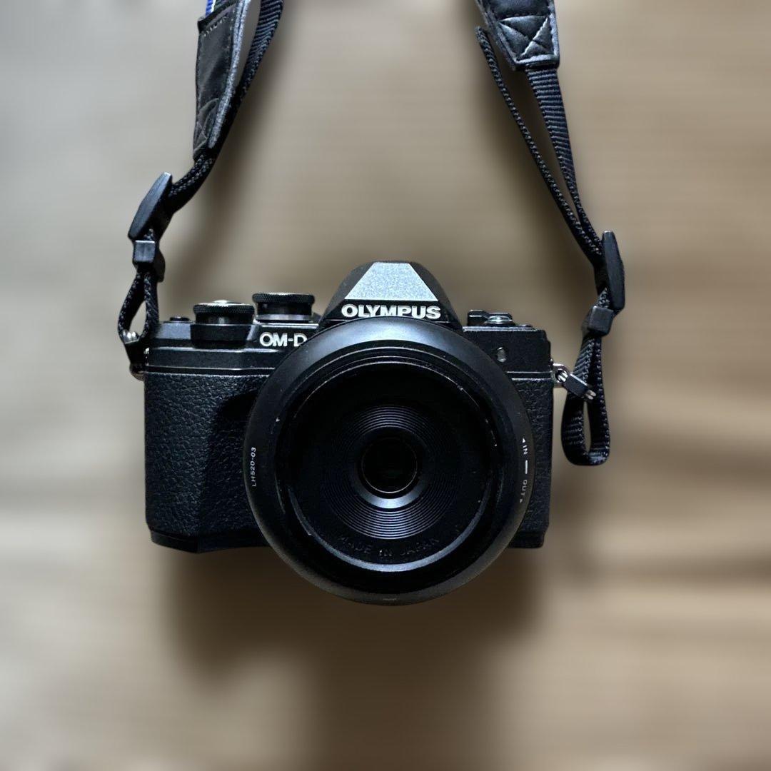 Olympus OM-D ミラーレスカメラ 14-42mmレンズ付き