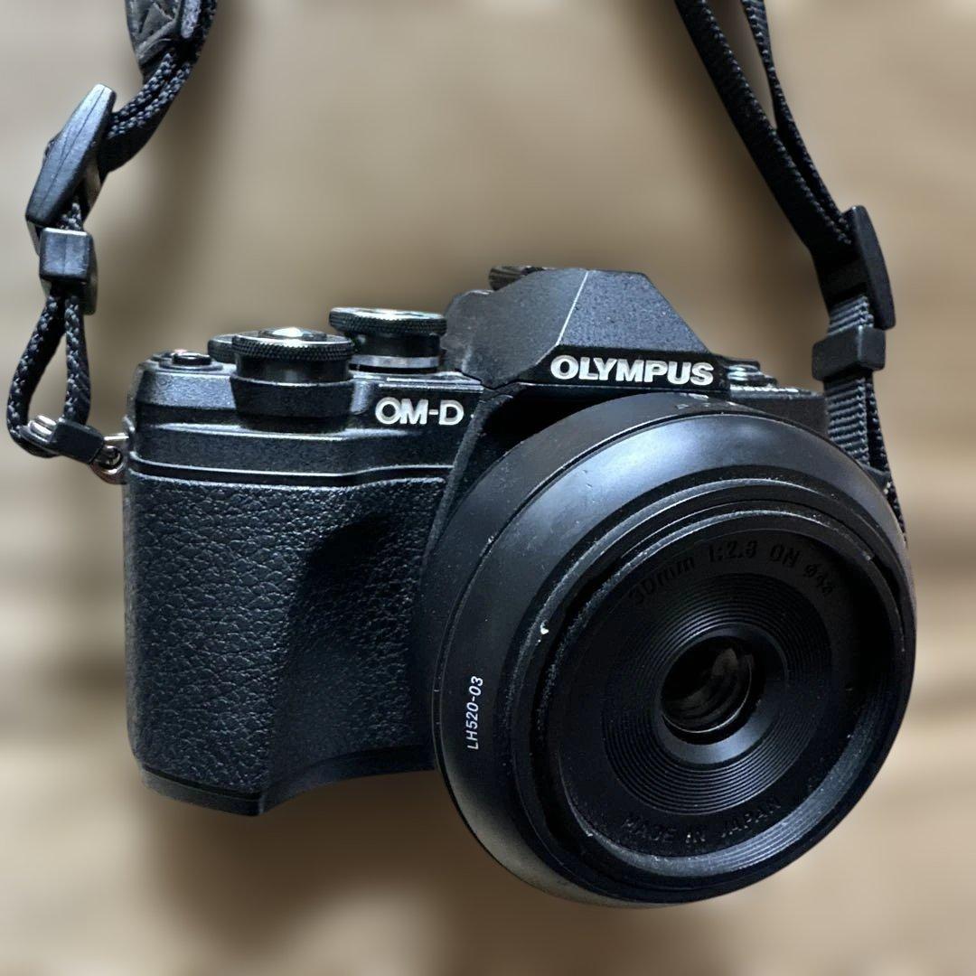 Olympus OM-D ミラーレスカメラ 14-42mmレンズ付き