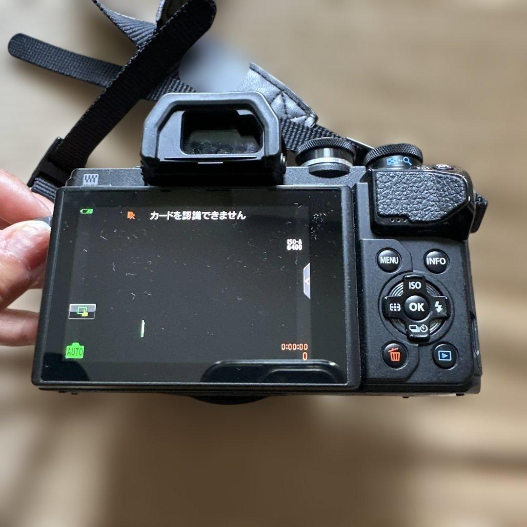 Olympus OM-D ミラーレスカメラ 14-42mmレンズ付き