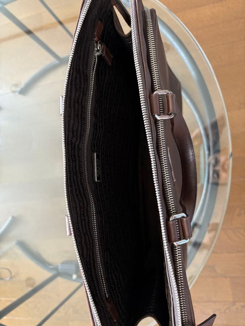 本日限定価格！美品！PRADA ブラウン レザービジネスバッグ！