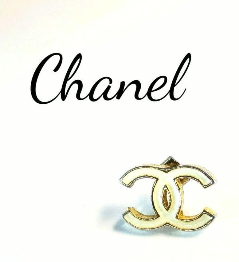 ヴィンテージ CHANEL クリームイエローxゴールド CCロゴ ピアス 刻印