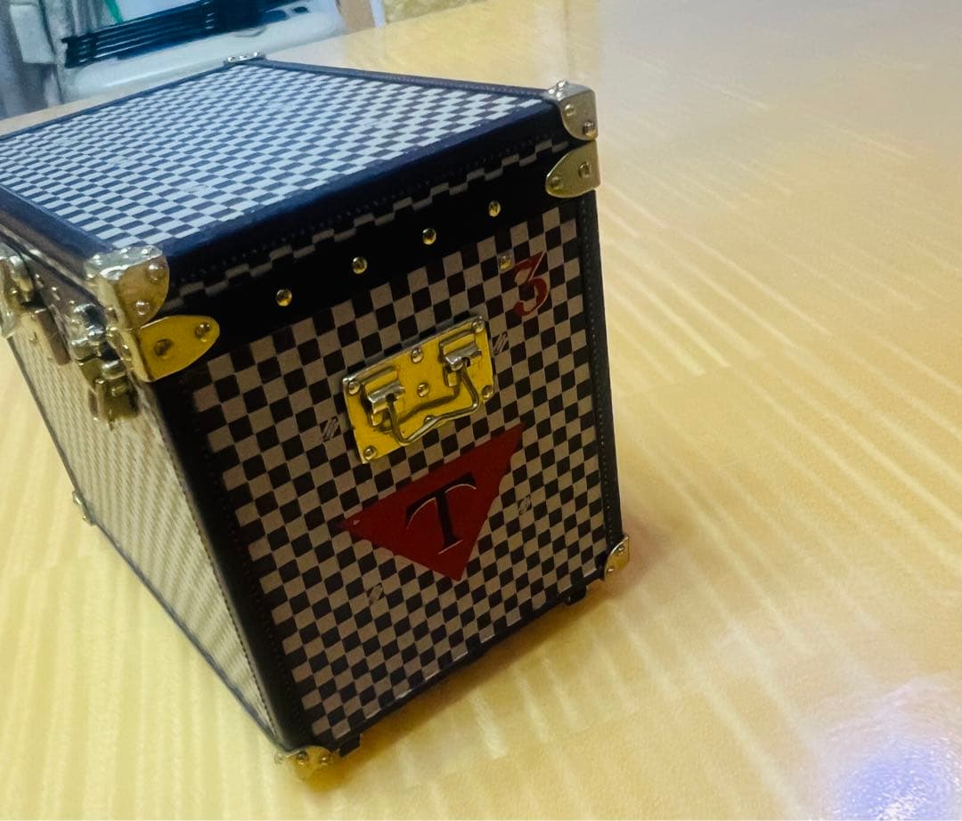 希少　LOUIS VUITTON VIP顧客ノベルティダミエ小物入れ　(箱あり)