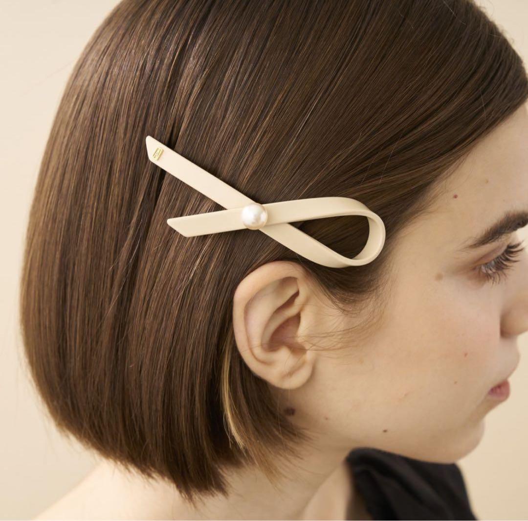 アレクサンドルドゥパリ　バレッタ　ベージュ