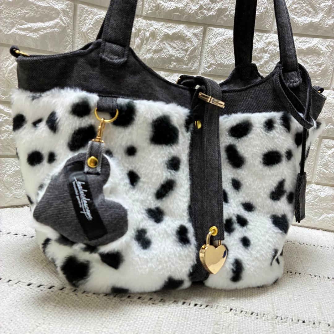 デニムリメイク　ハートのキーロック付きキューブバック　ダルメシアン柄ファー底横長