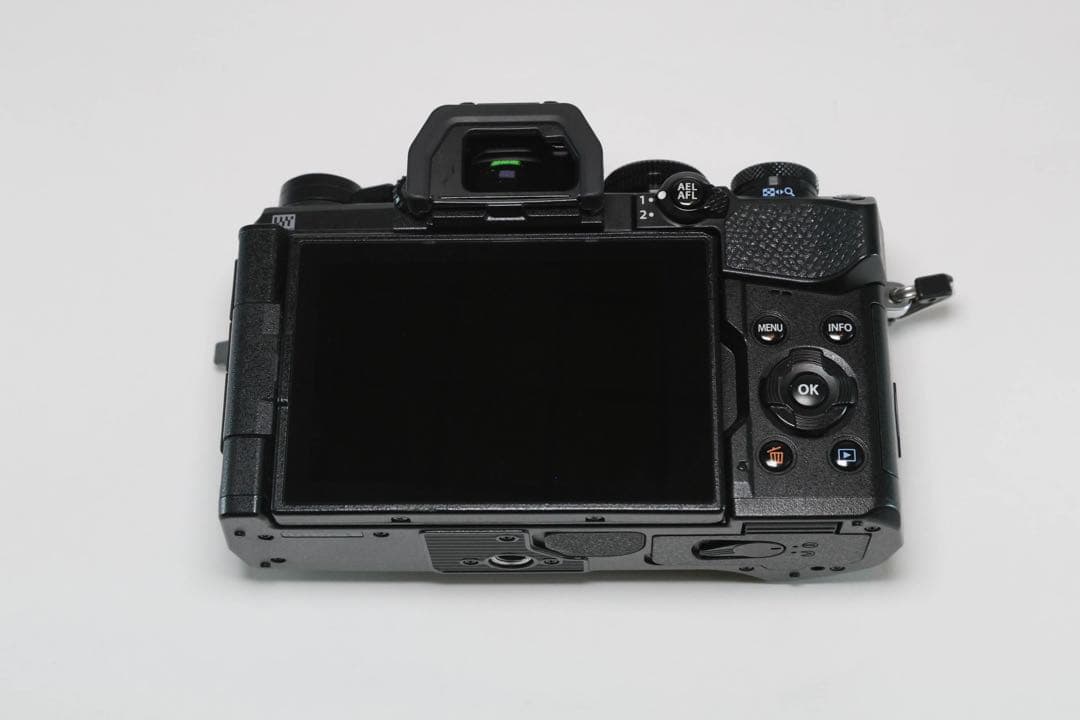 OM SYSTEM OM-5 黒 予備バッテリー充電器付