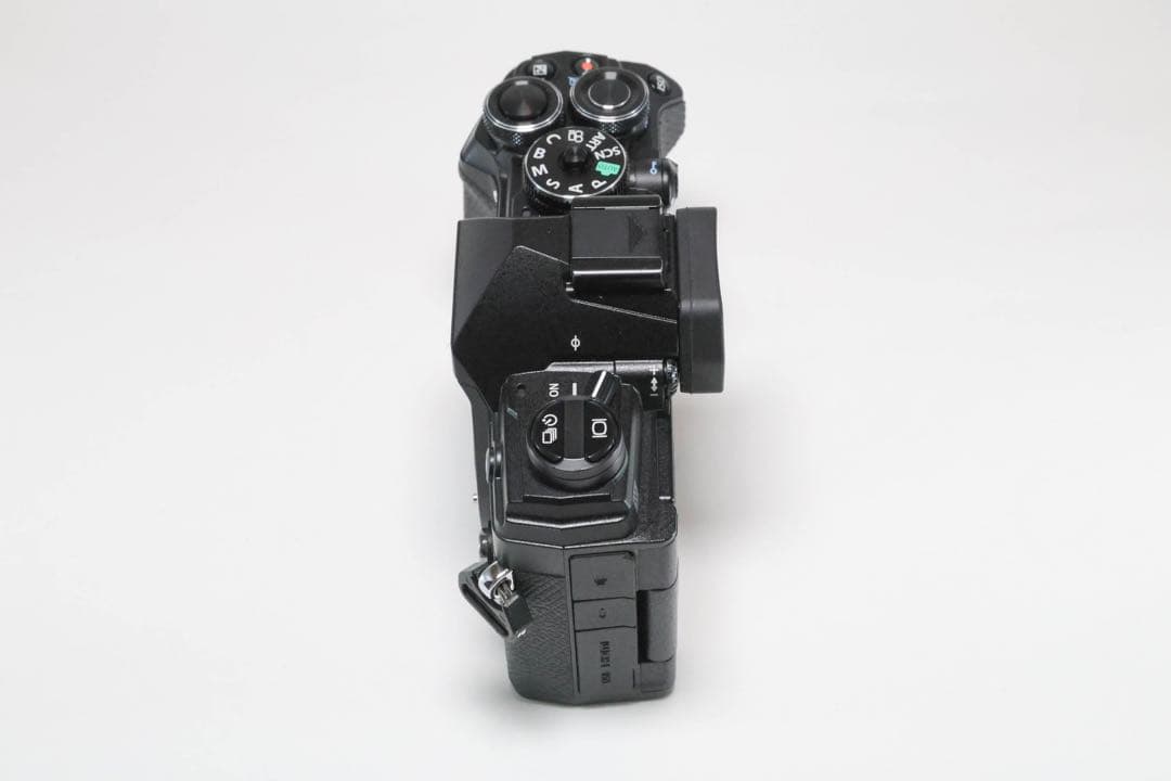 OM SYSTEM OM-5 黒 予備バッテリー充電器付