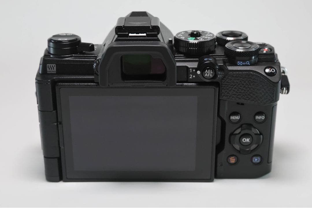 OM SYSTEM OM-5 黒 予備バッテリー充電器付