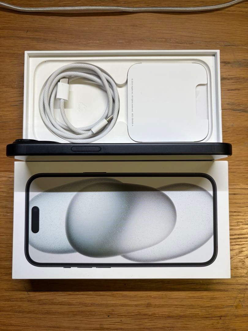 Apple iPhone 15 128GB ブラック SIMフリー　本体 箱付き