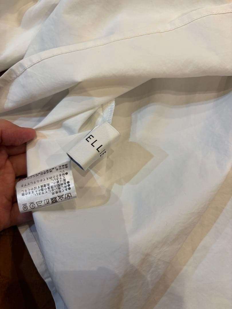 ELLIE シャーリングカフスブラウス