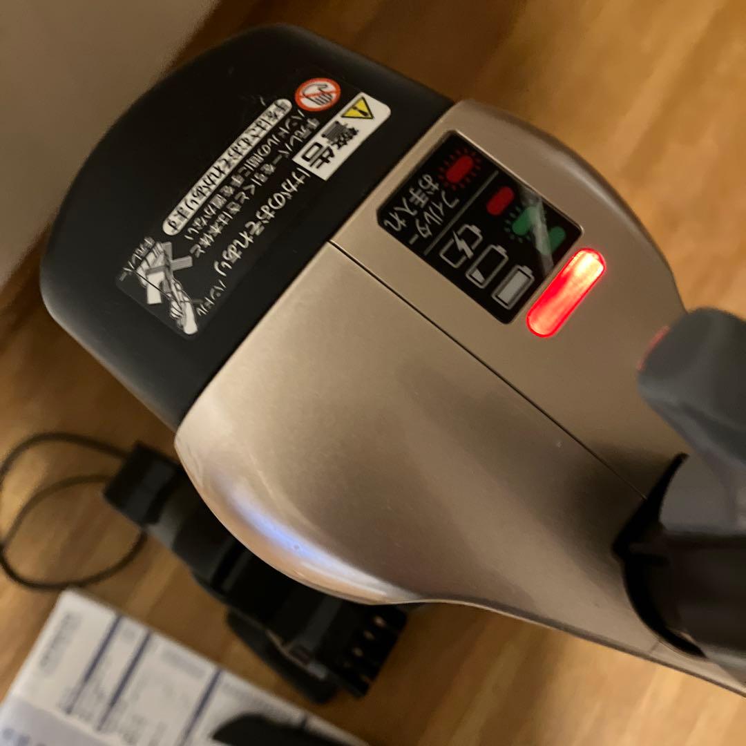 HITACHI 日立充電式掃除機　PV-BE700 コードレスタイプ