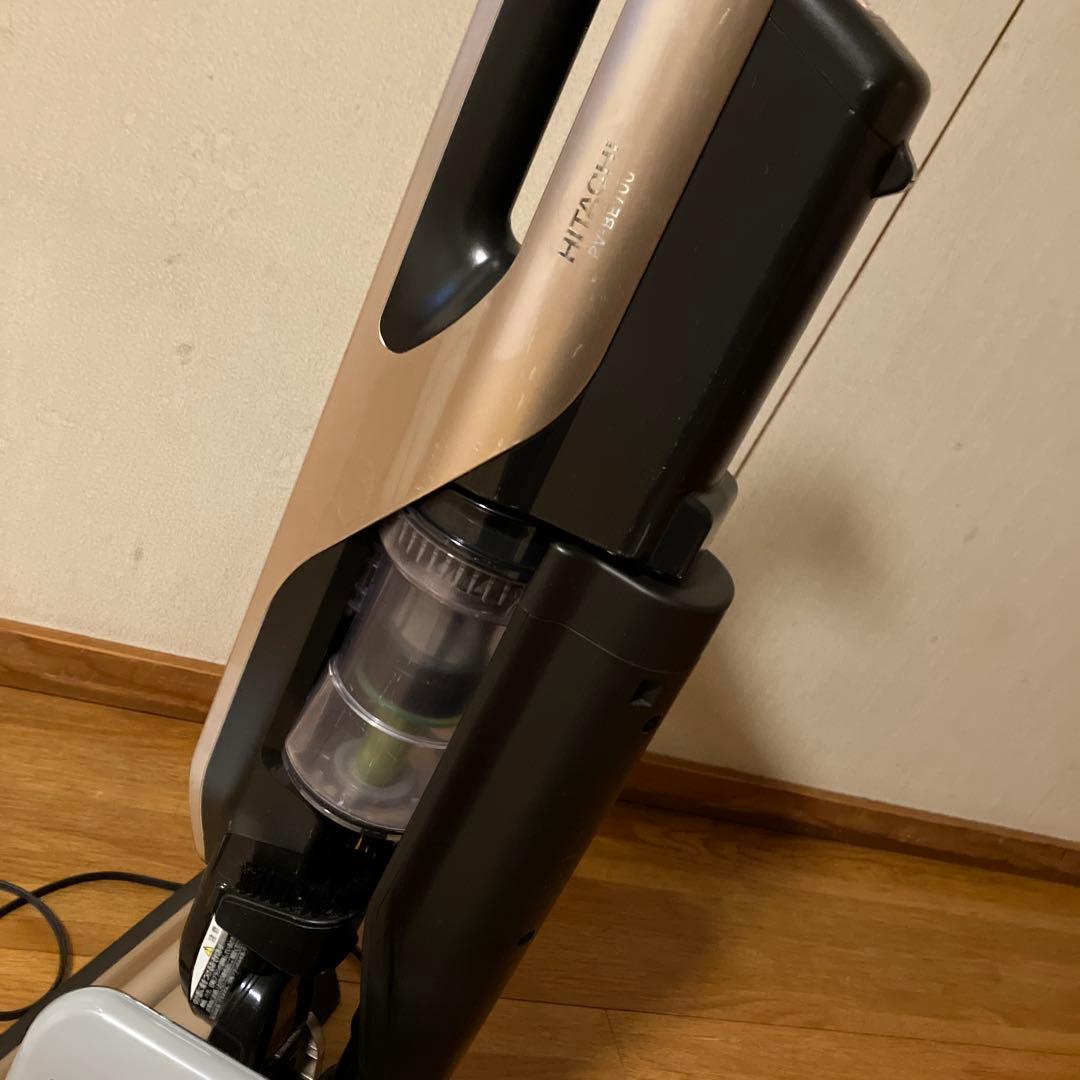 HITACHI 日立充電式掃除機　PV-BE700 コードレスタイプ