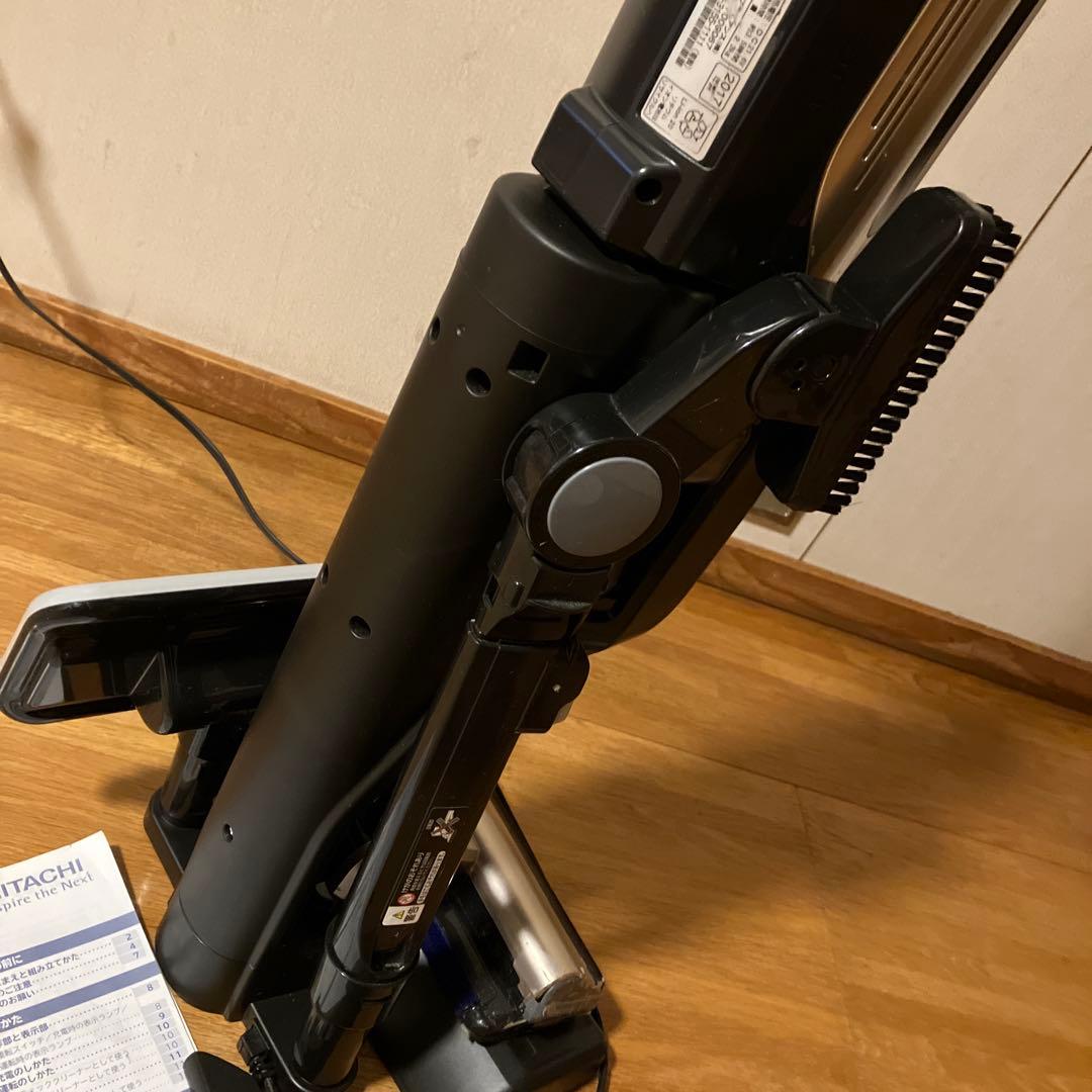HITACHI 日立充電式掃除機　PV-BE700 コードレスタイプ