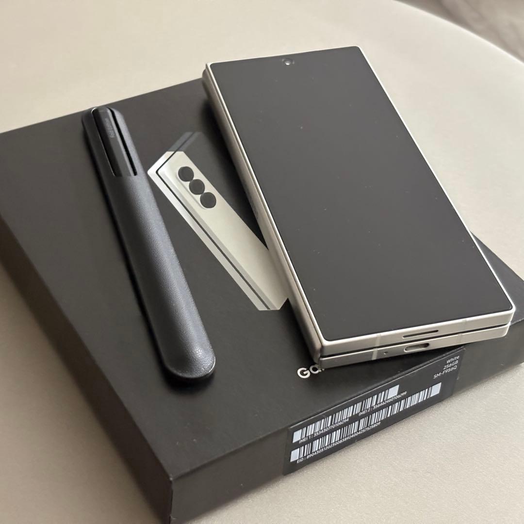 ［超美品］Galaxy Z Fold6 ホワイト 256GB Sペン付き