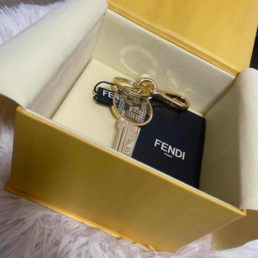 未使用級✨フェンディ　キーホルダー　FFロゴ　鍵　キー　サークル　ラインストーン
