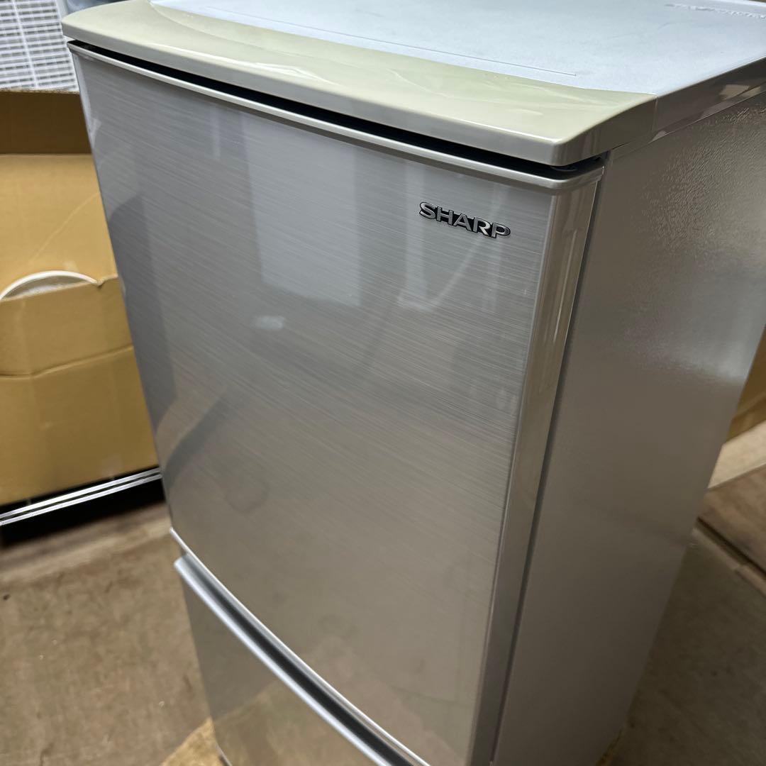 シャープ冷凍冷蔵庫137L 横縞模様付け替えどっちもドア自動霜取り機能付19年製