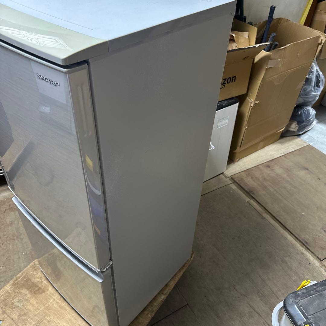 シャープ冷凍冷蔵庫137L 横縞模様付け替えどっちもドア自動霜取り機能付19年製