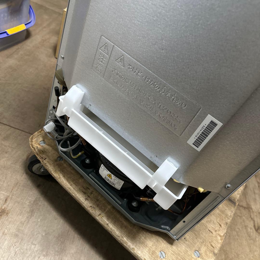 シャープ冷凍冷蔵庫137L 横縞模様付け替えどっちもドア自動霜取り機能付19年製