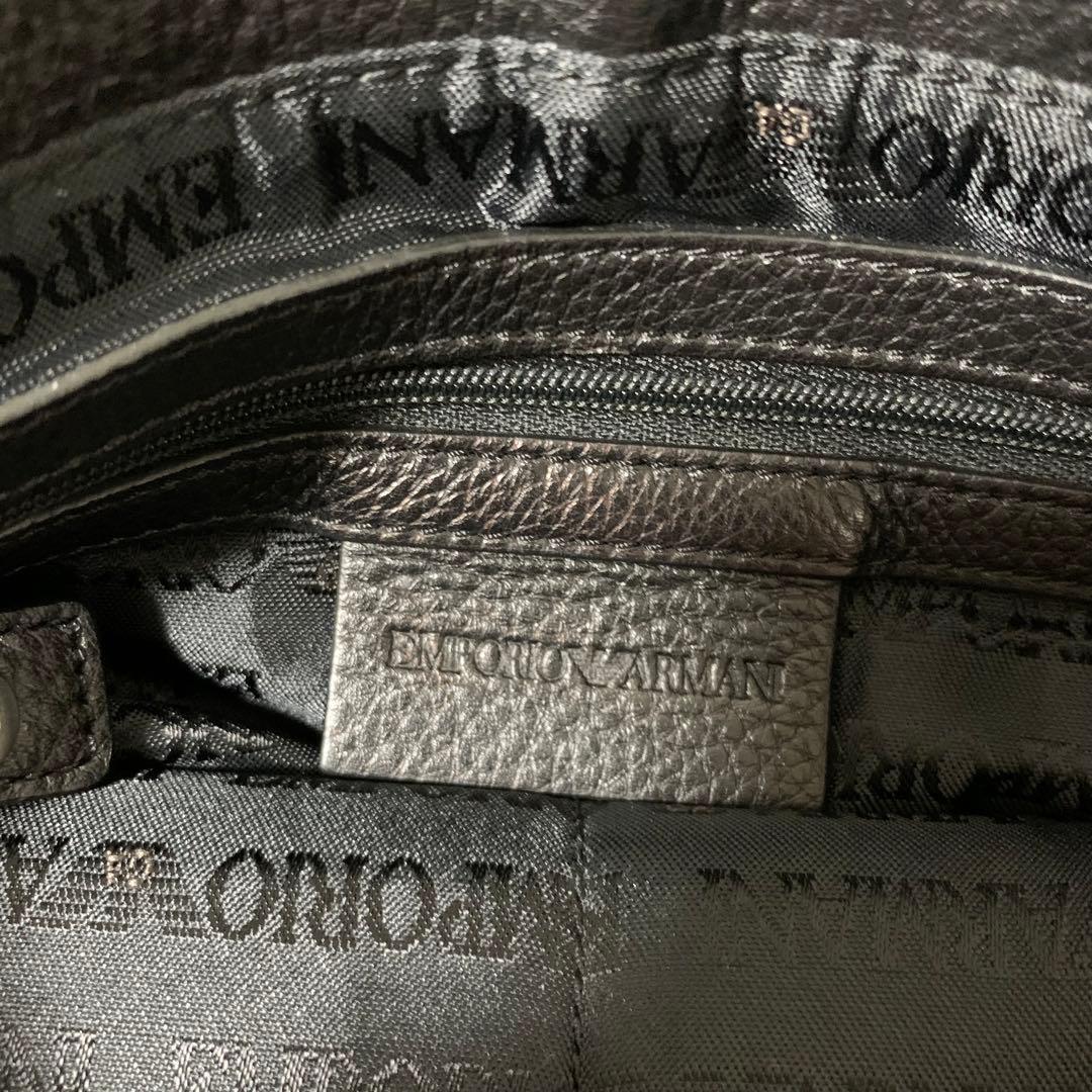 【美品】エンポリオアルマーニ メッセンジャーバッグ　ロゴ　型押し　レザー　黒