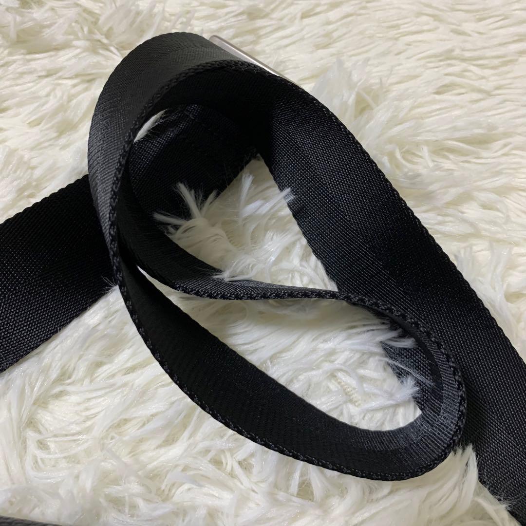 【美品】エンポリオアルマーニ メッセンジャーバッグ　ロゴ　型押し　レザー　黒