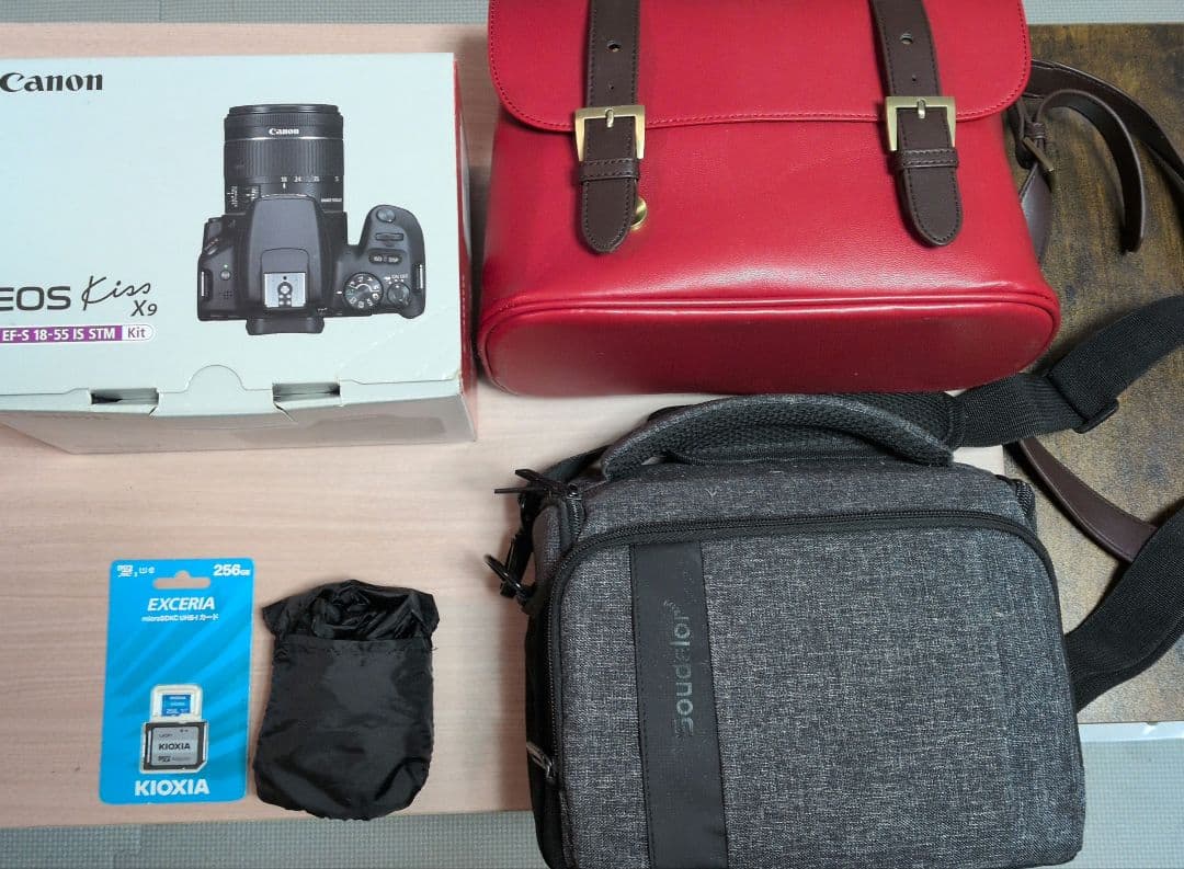 ★新品SDカードやその他色々付き★Canon EOS Kiss X9