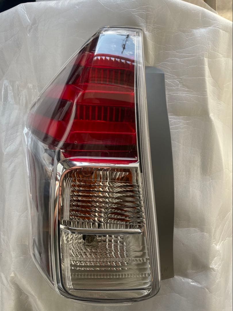 K*i様 純正プリウスα ZVW40W ZVW41Wテールライト左STANLEY