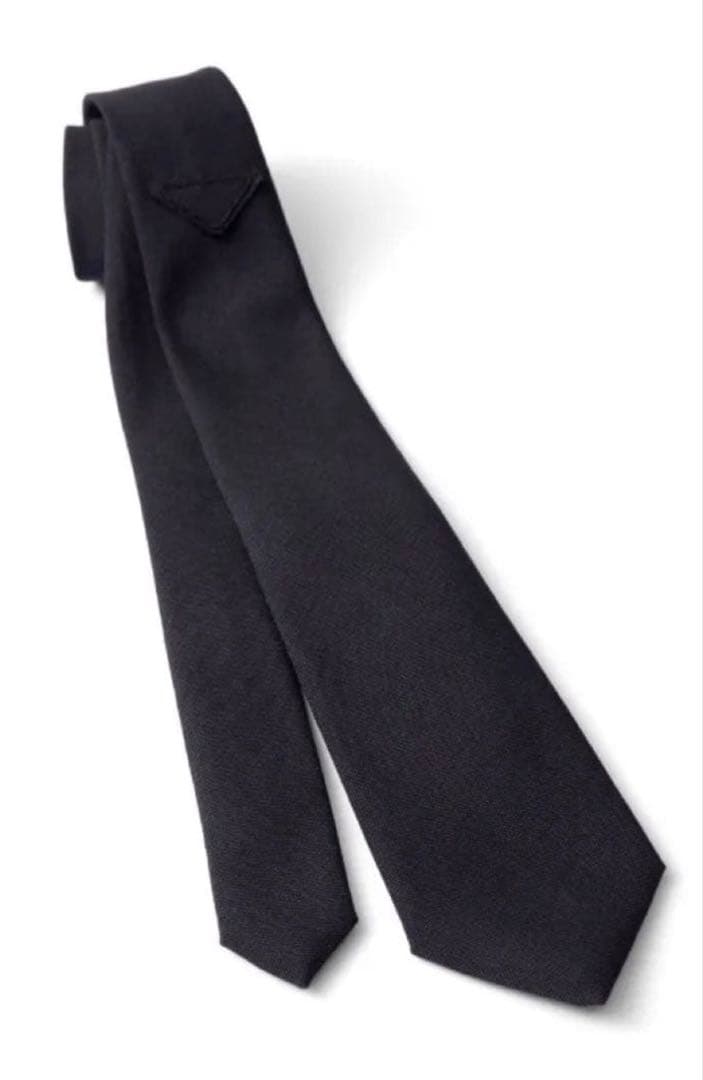 に*や様 ほぼ未使用PRADA 24AW ネクタイ ブラック トライアングルロゴ