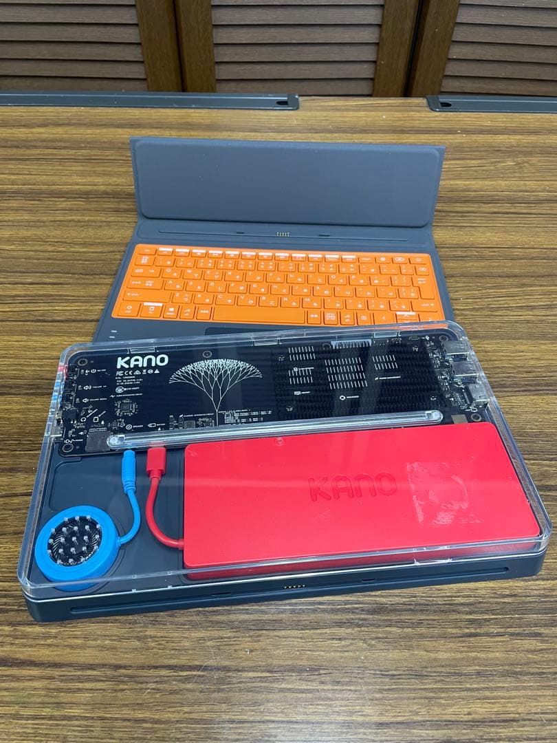 KANO-PC Windows タブレット 【現状AC駆動のみ】
