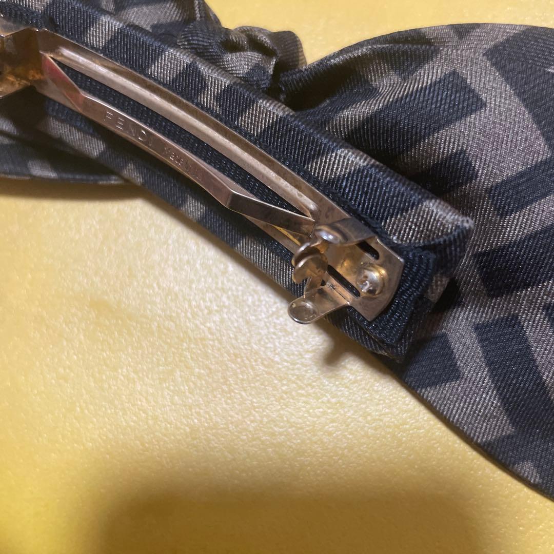 未使用に近い　フェンディ　FENDI バレッタ　ロゴ入り　リボン　デパート購入