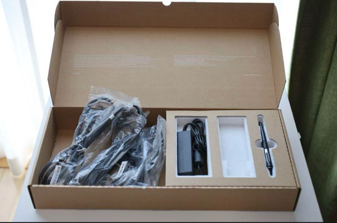 Wacom Cintiq 22+スリムペン付き