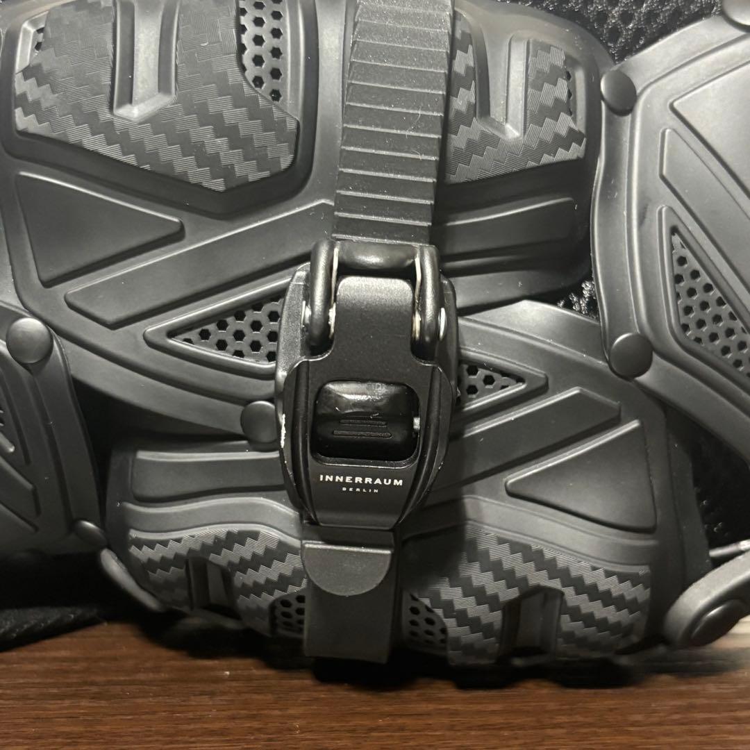 INNERRAUM ブラック Object 167 クロスボディバッグ