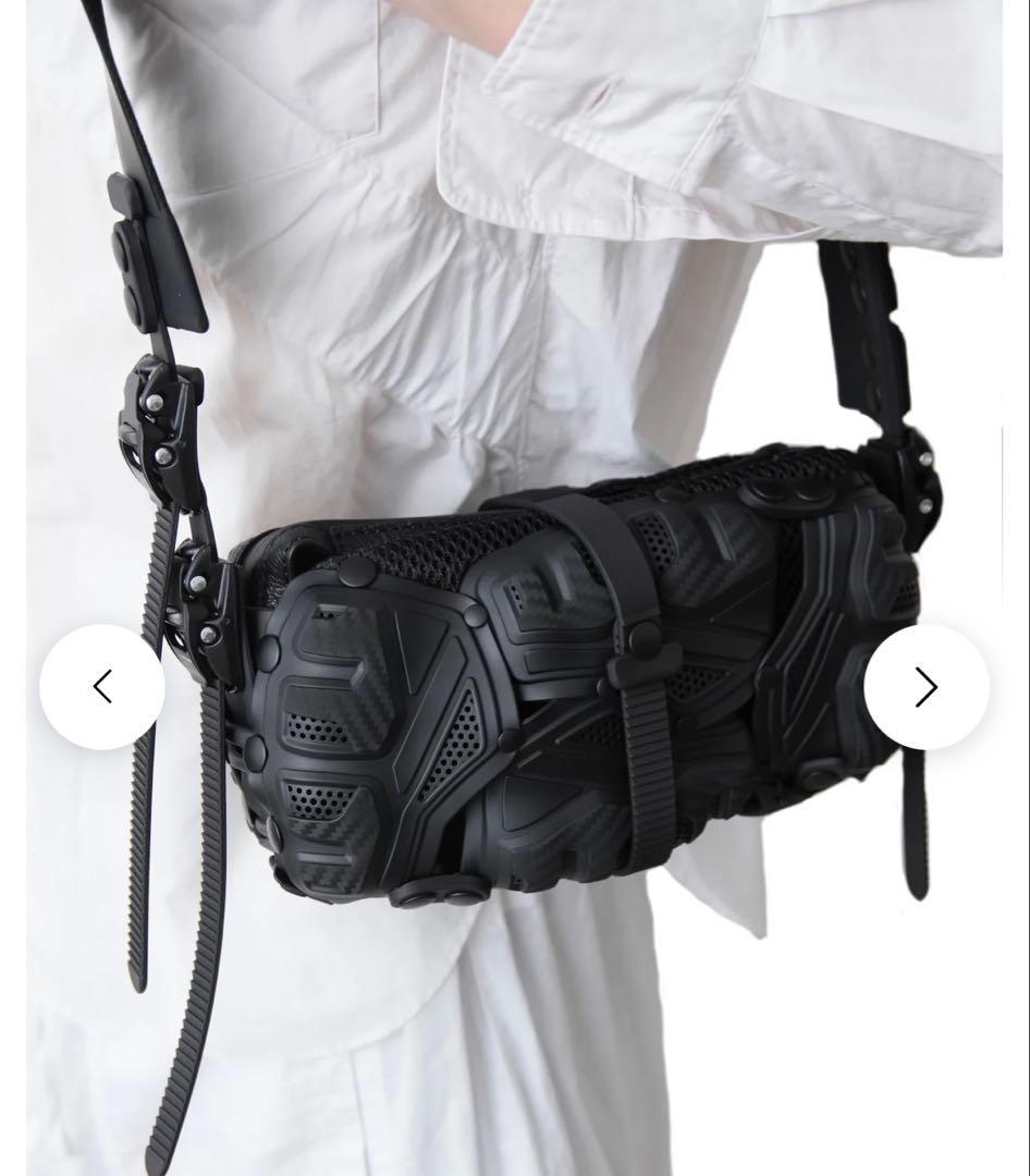 INNERRAUM ブラック Object 167 クロスボディバッグ