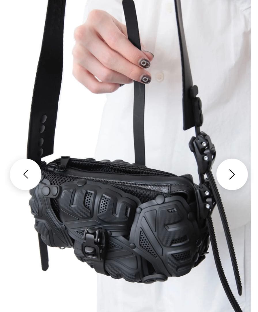 INNERRAUM ブラック Object 167 クロスボディバッグ