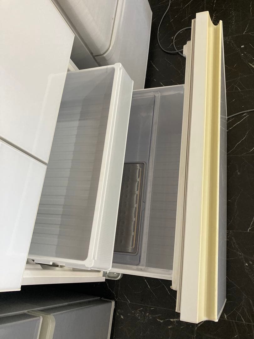 中古品　6ドア2018年SHARP 冷蔵庫 プラズマクラスター搭載　配達埼玉