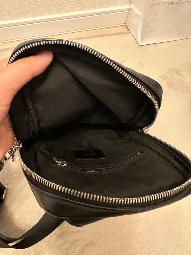 【新年限定価格】FENDI スリングバッグ モンスター ショルダーバッグ