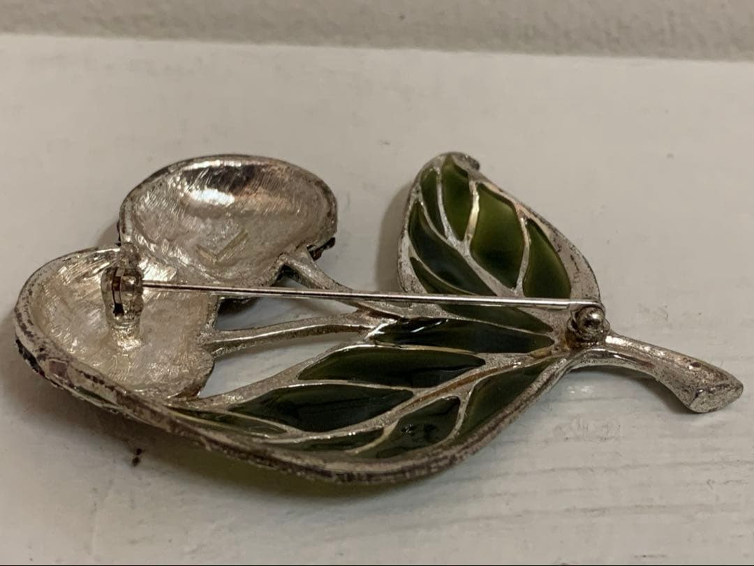 MONET VINTAGE チェリー リーフモチーフ ストーン装飾 ピンブローチ