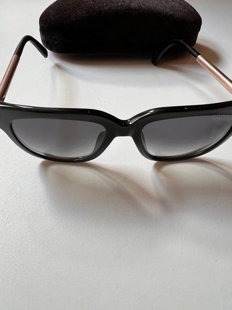 TOM FORD スクエア型サングラス ブラック　ケース付き