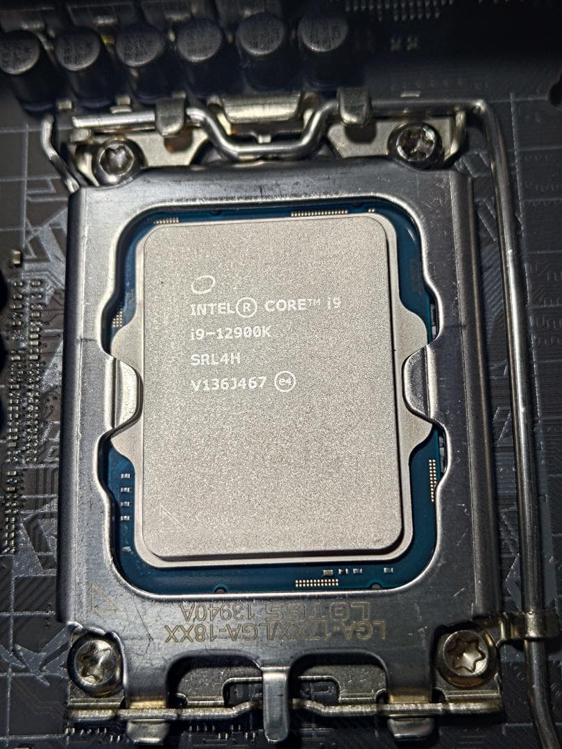 【動作確認済】Core i9 12900KとROG STRIX Z690-F