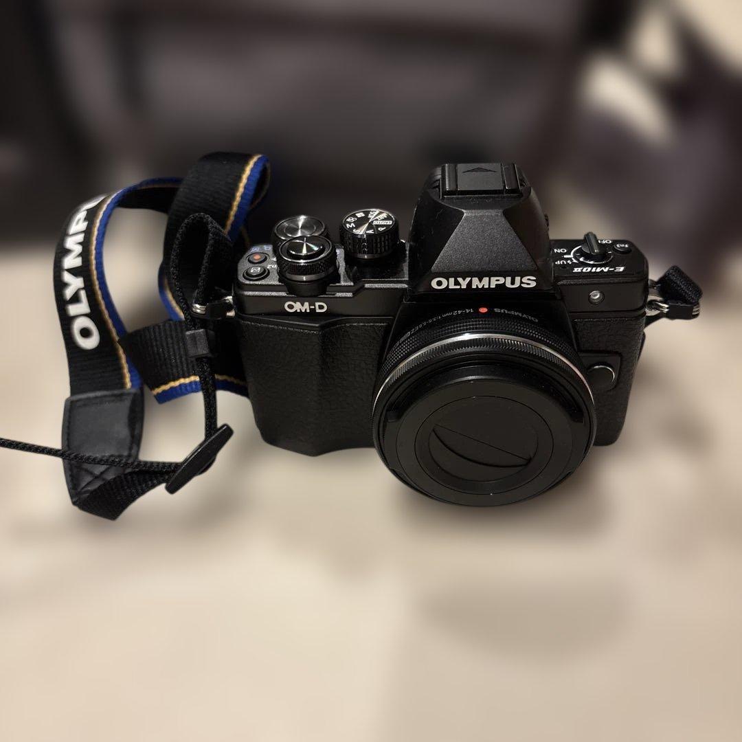 （極美品）OLYMPUS E-M10 Mark II本体　レンズ2本　バッグ付