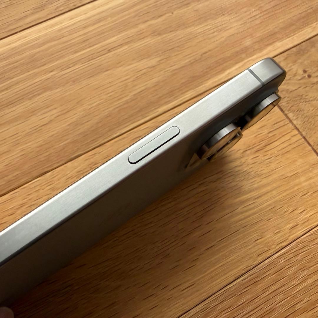 【美品】iPhone 15 Pro 256GB ナチュラルチタニウム 残債なし