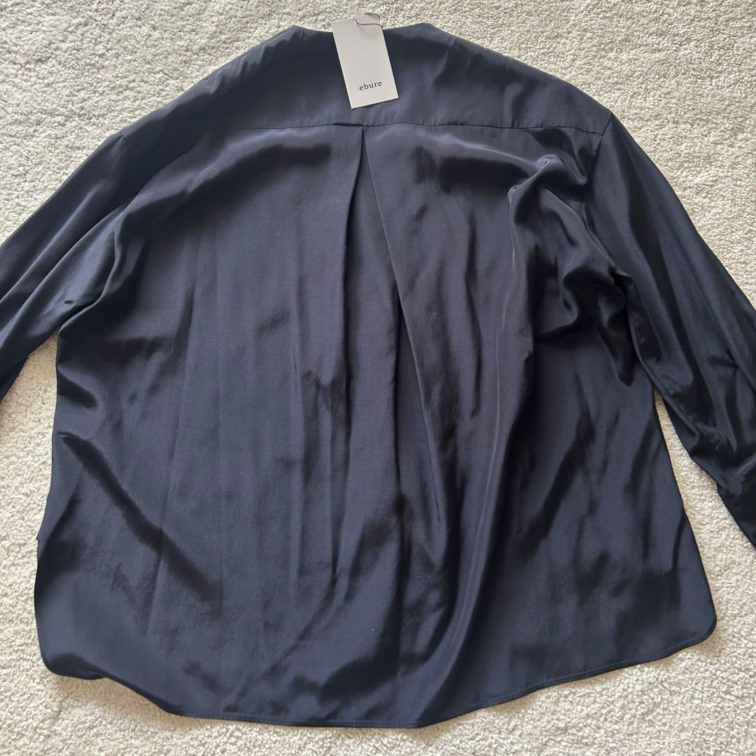【新品】2025SS ebure エブール Vネックブラウスネイビー