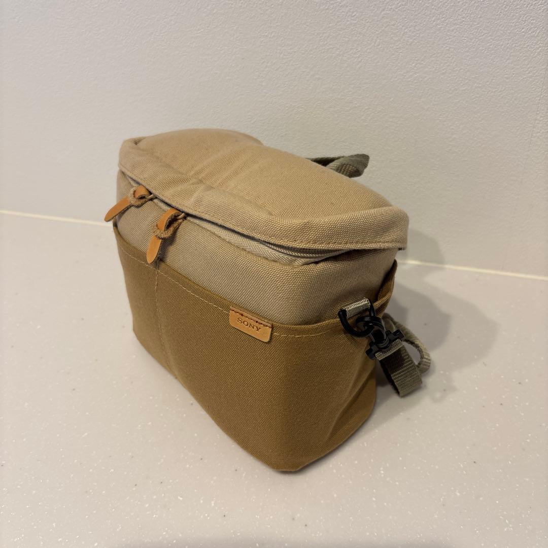 ★Sony a6400 ダブルズームレンズキット　ミラーレス　一眼　4Kシルバー