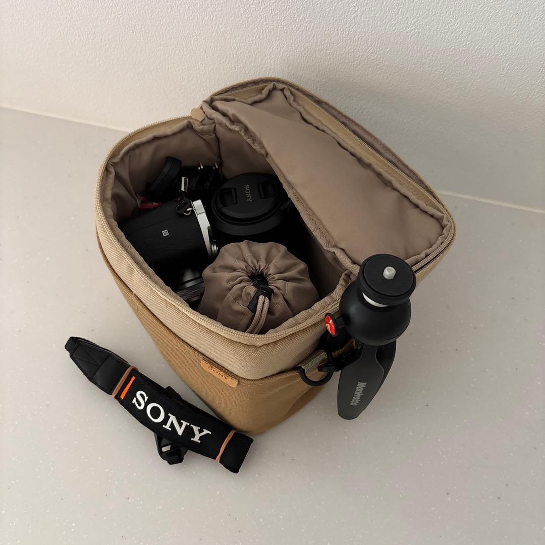 ★Sony a6400 ダブルズームレンズキット　ミラーレス　一眼　4Kシルバー